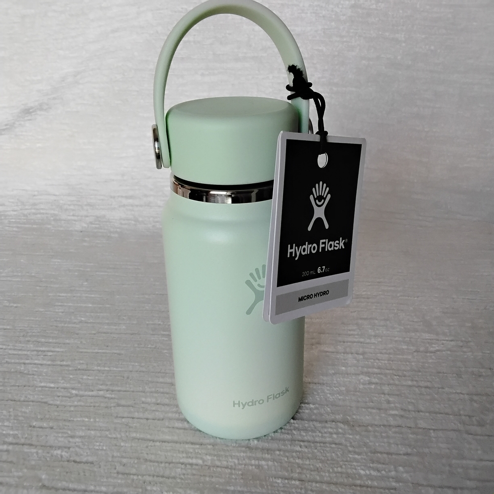 Hydro Flask Pastel Green Bottle with Handle 6.7 Ounces New With Tags